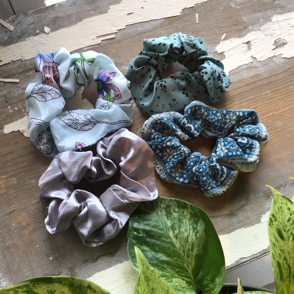 4 blue and purple scrunchies